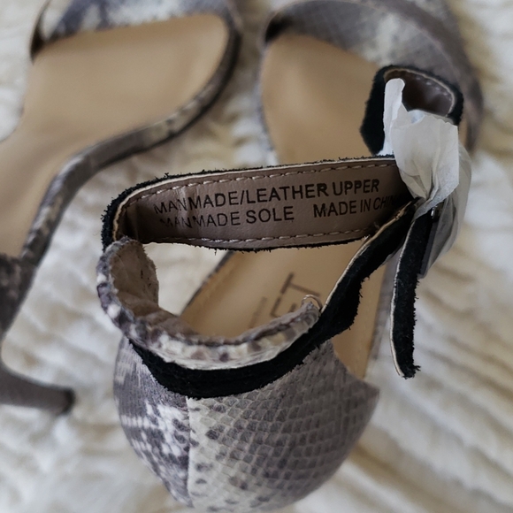 2 for $30🍓LOFT Leather Heels - Picture 6 of 8